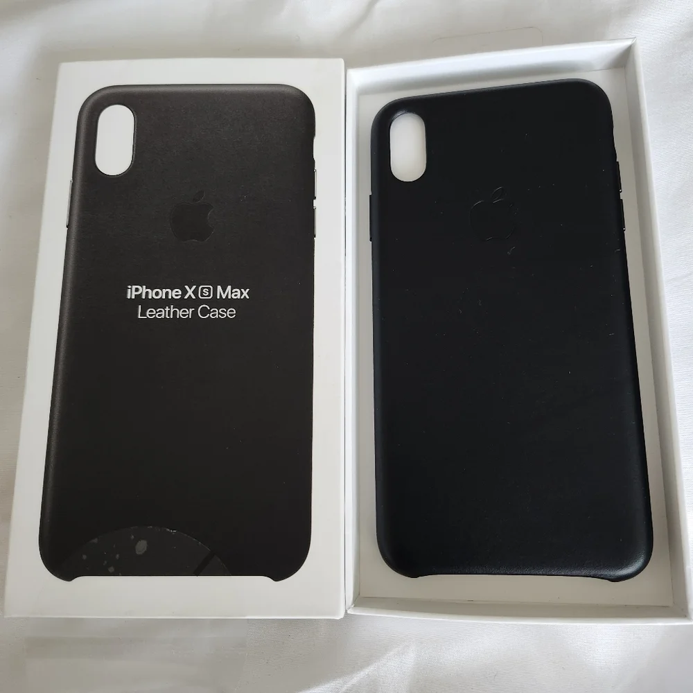 Apple iPhone Xs Max Leather Case in Black
